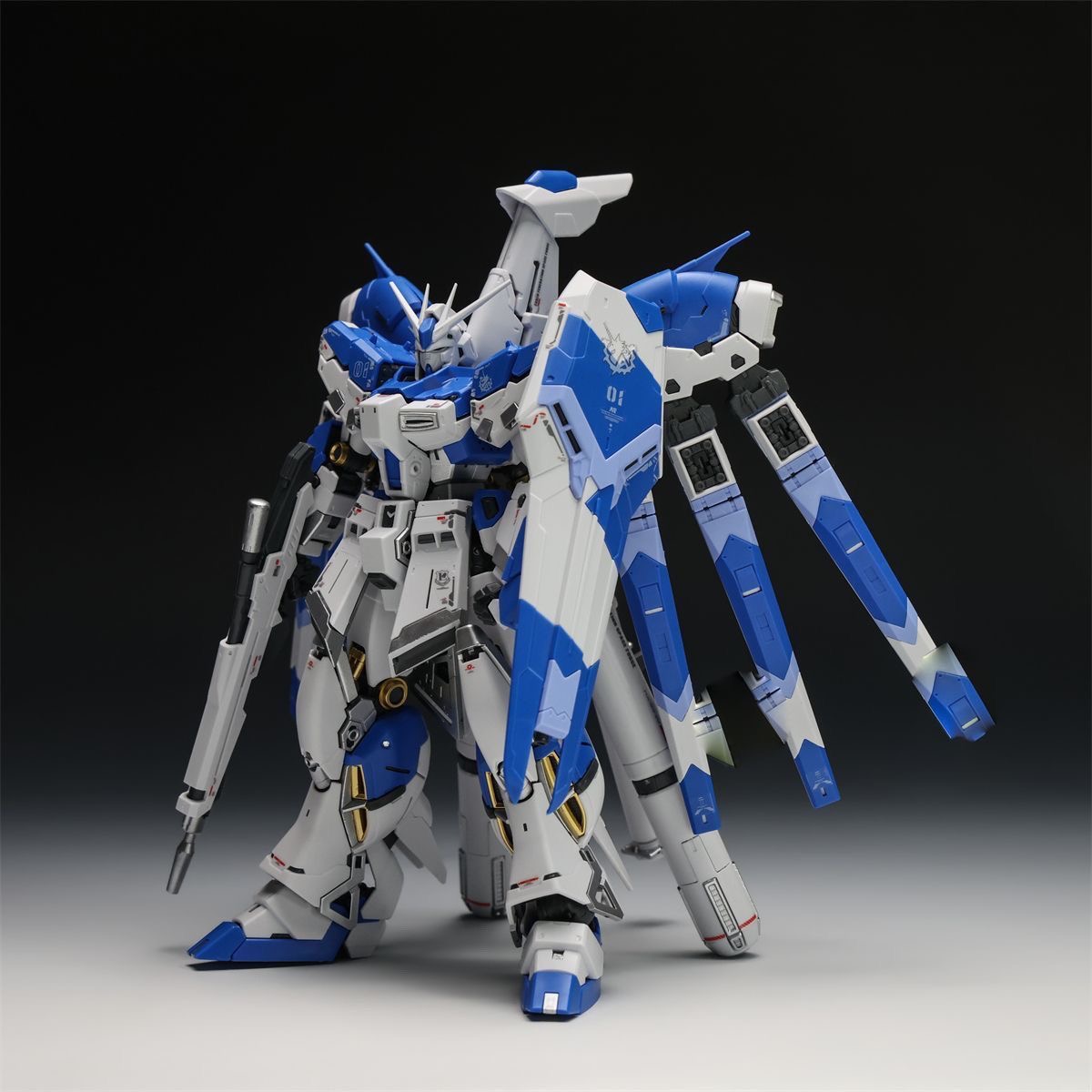 Model Kit Gundam - 1/144 ハイVガンダム組み立てモデルキット、可動関節アニメロボットフィギュア、ボーナスマスク付きコレクタブルメカモデル、理想的なギフト