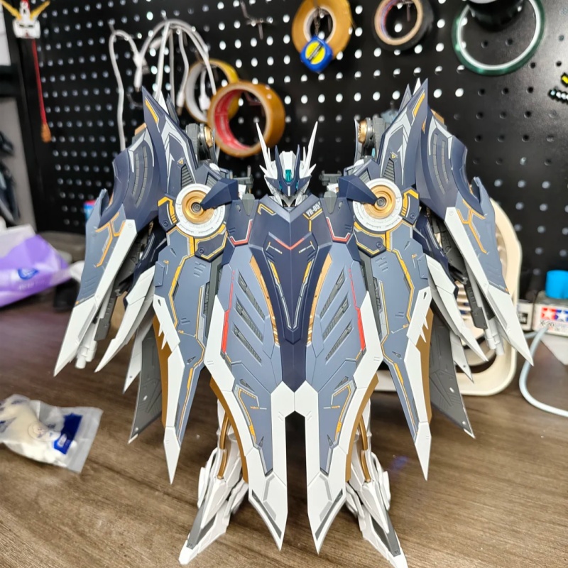 Model Kit Snaa - 新作「Snaa 1/100 ネザー・エンペラー・ファ」メカモデルキット。可動式で組み立てが可能。デスクトップコレクションとして、ホビーファンに最適。在庫あり。