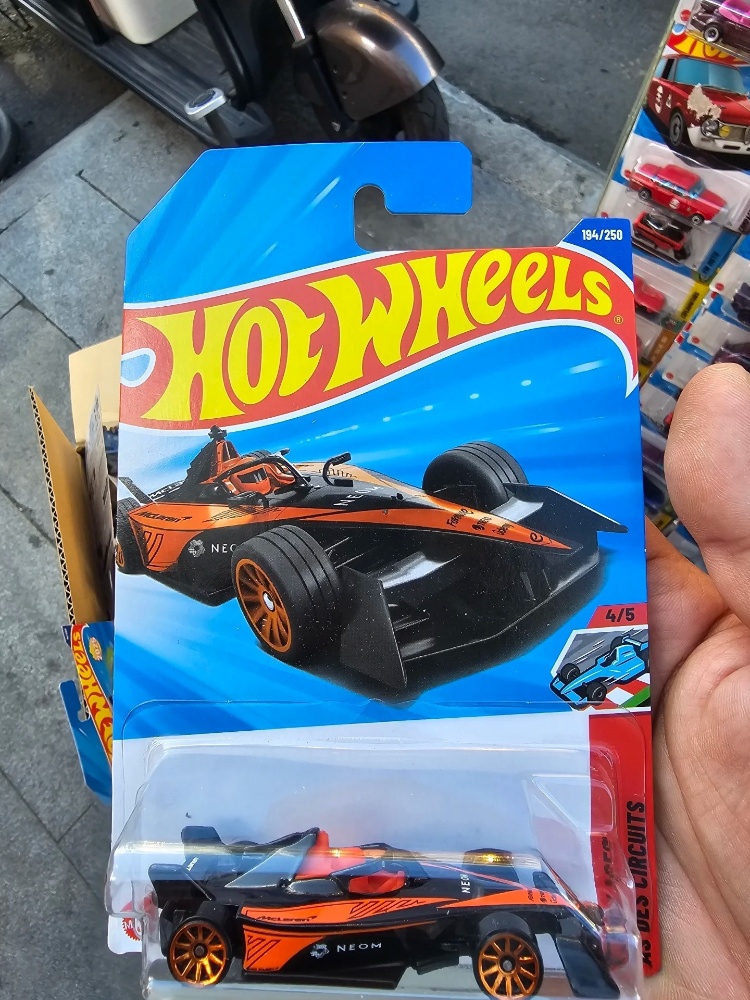 新しいホットウィール2025 Nケース、ポルシェ、BMW、フ - Model Kit Bmw のレビューと価格