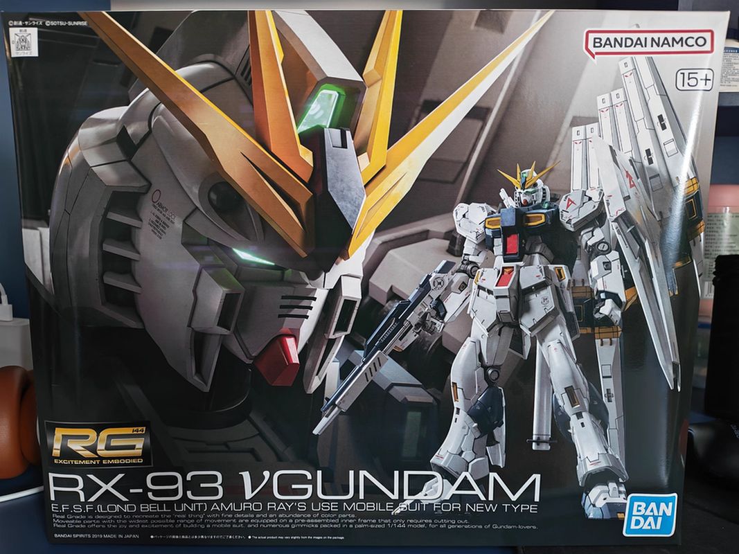 バンダイ RG ガンダム ハイグレード コレクタブル 組立モ - Model Kit Gundam Wing のレビューと価格